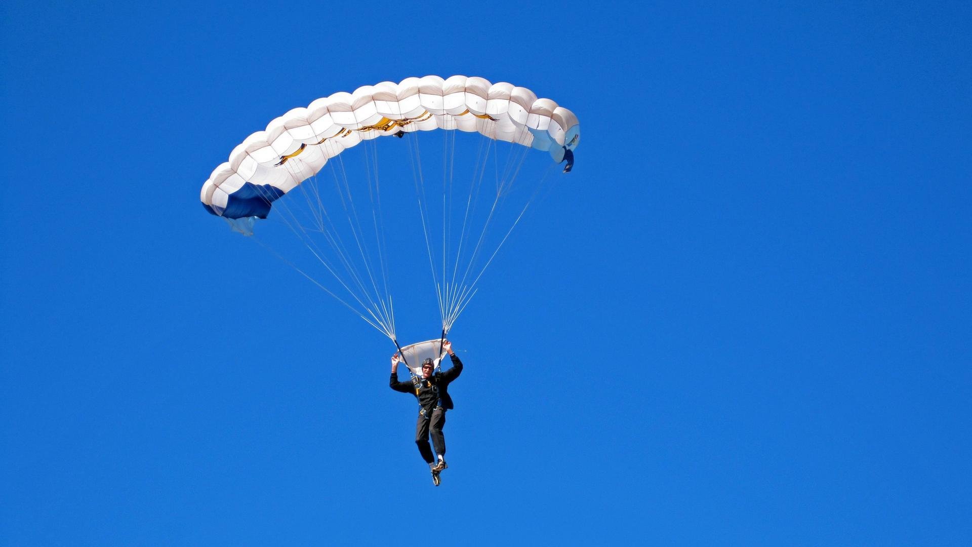 绿色能源技术推广，F1领跑，推动绿色能源